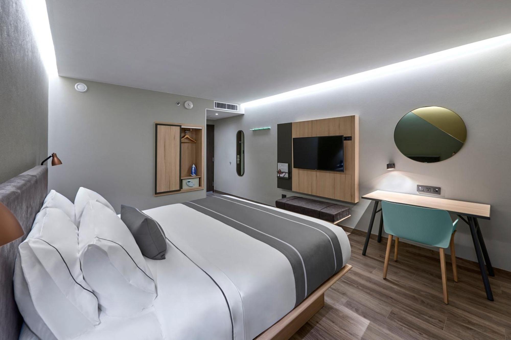 City Express Plus By Marriott إنسينادا المظهر الخارجي الصورة