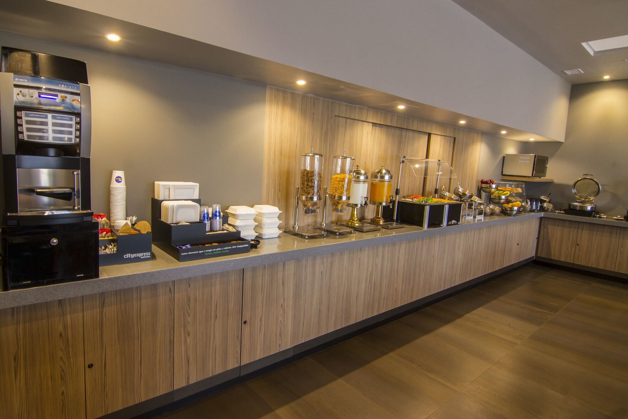 City Express Plus By Marriott إنسينادا المظهر الخارجي الصورة
